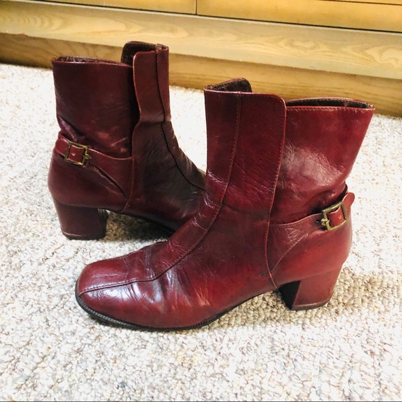 Vintage Italian (wine) leather boots w/rubber sole - Picture 2 of 7
